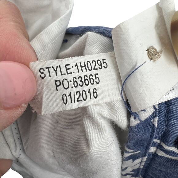 Vineyard Vines Mens 7 Inch Tropical Living Breaker Shorts in Blue Size 34 - Picture 8 of 9